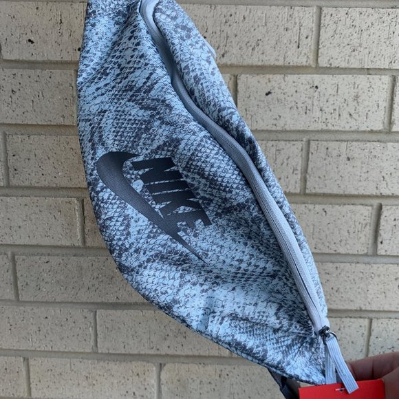 nike snakeskin fanny pack